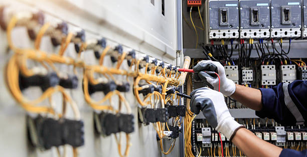 Professional Electrician technician working in Burlingame, CA